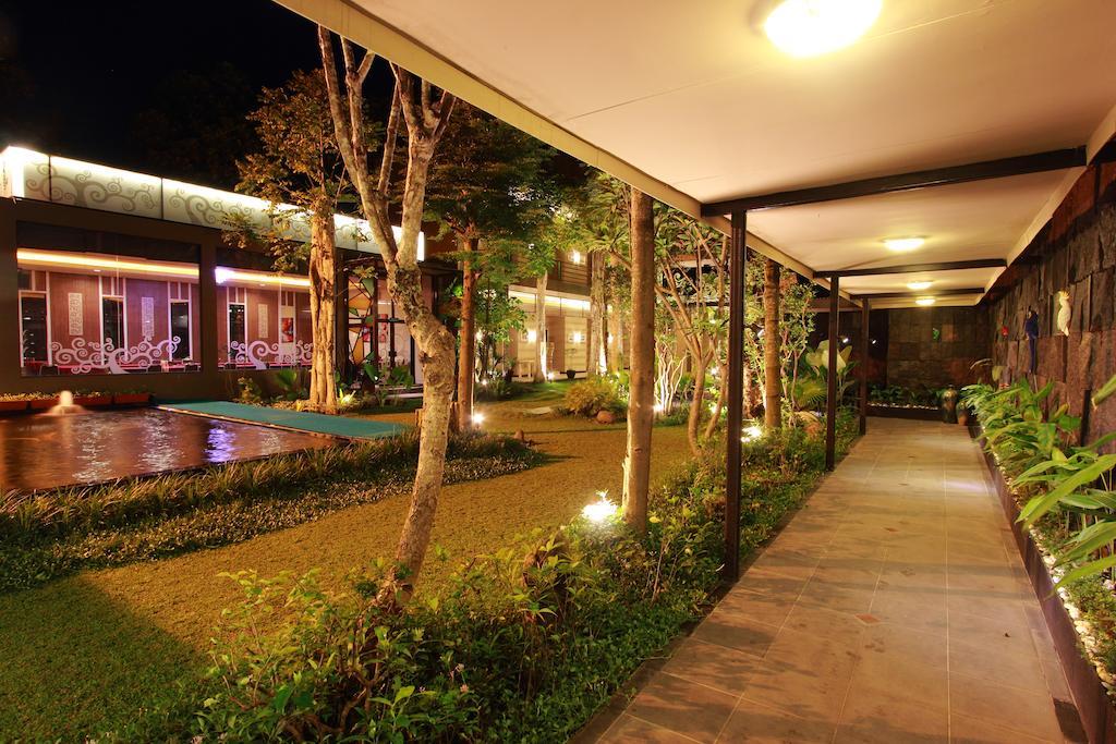 Savita Garden Inn Yogyakarta Exterior foto