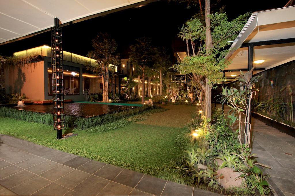 Savita Garden Inn Yogyakarta Exterior foto