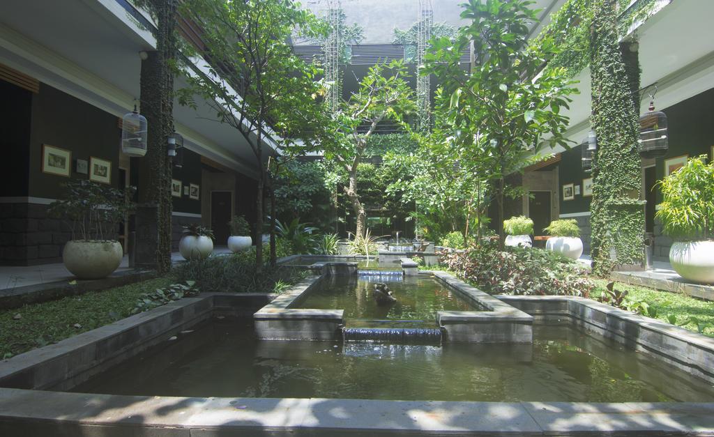 Savita Garden Inn Yogyakarta Exterior foto